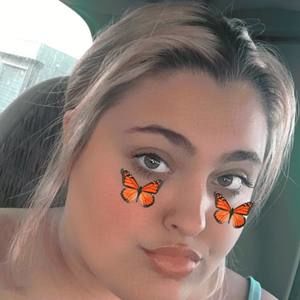 Meet your Posher, Carissa